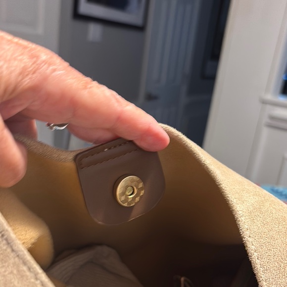 Elegant Tan Suede Women's Bag - Picture 4 of 8